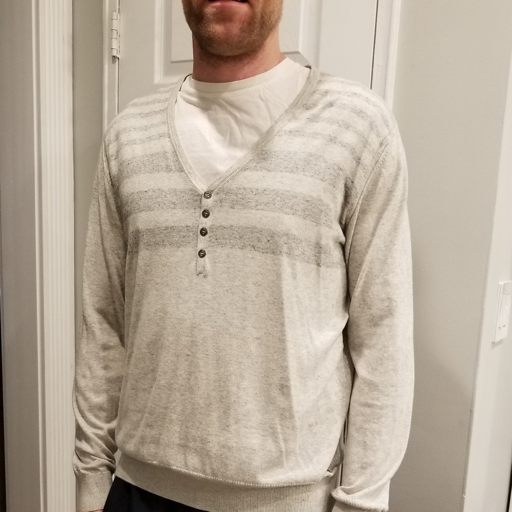 GUESS V-neck sweater